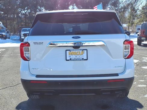 Used 2022 Ford Explorer XLT image 5