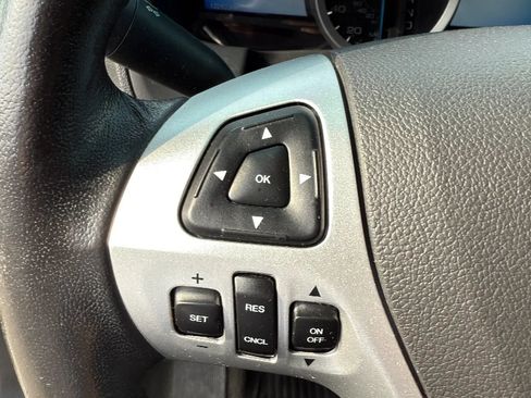 Used 2014 Ford Explorer XLT w/ Equipment Group 202A AWD/4WD image 34