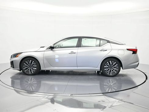 Certified 2024 Nissan Altima 2.5 SV FWD image 8