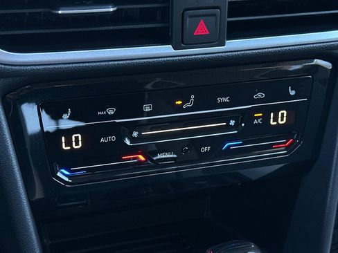 New 2026 Volkswagen Taos SE FWD image 18