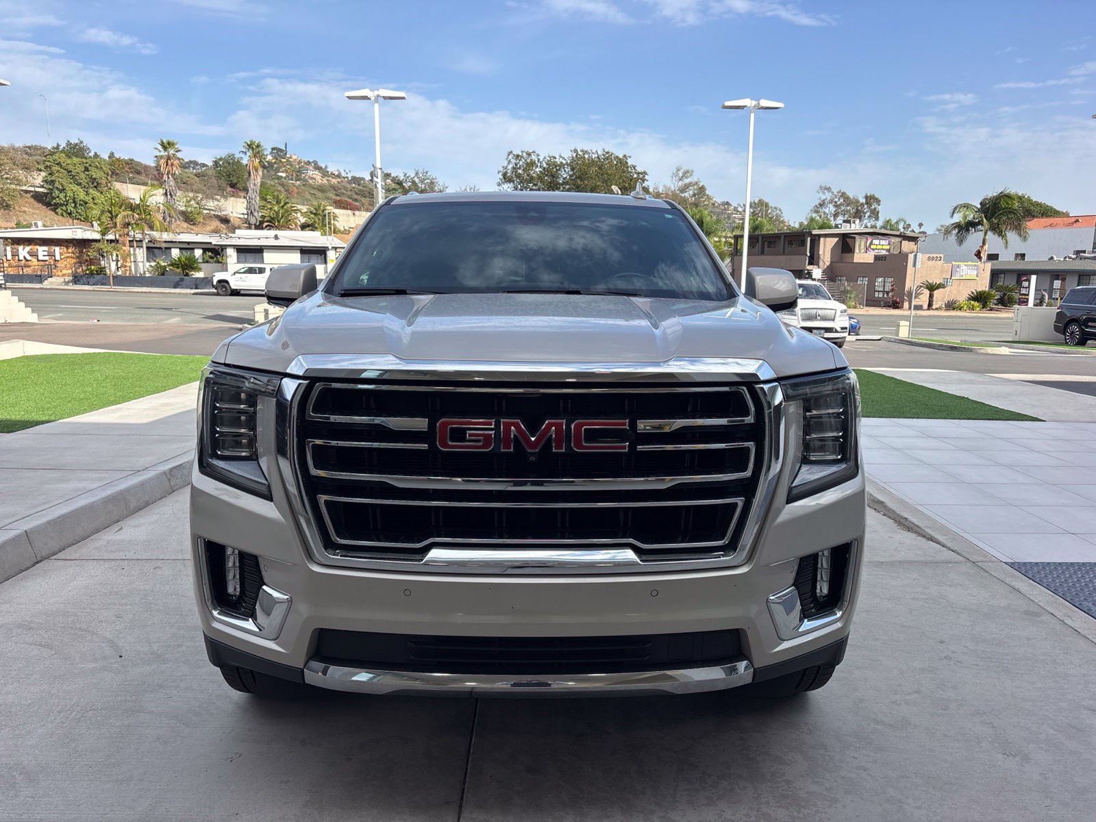 Used 2021 GMC Yukon SLT w/ Rear Media and Nav Package AWD/4WD image 1