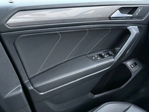 Used 2022 Volkswagen Tiguan SE image 29