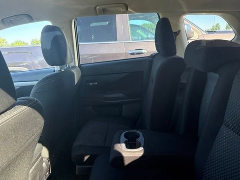Used 2018 Mitsubishi Outlander ES AWD/4WD image 10