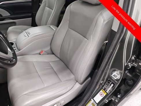 Used 2017 Toyota Highlander Limited Platinum image 16
