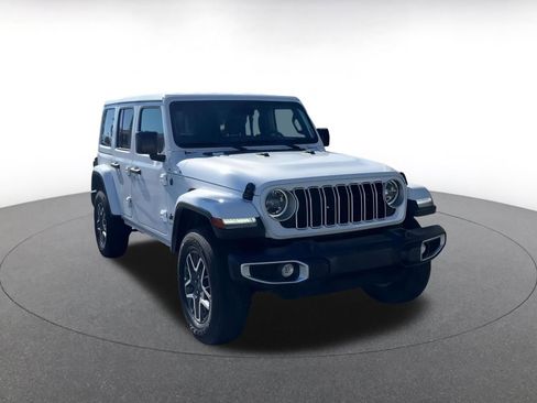Used 2025 Jeep Wrangler Sahara image 3
