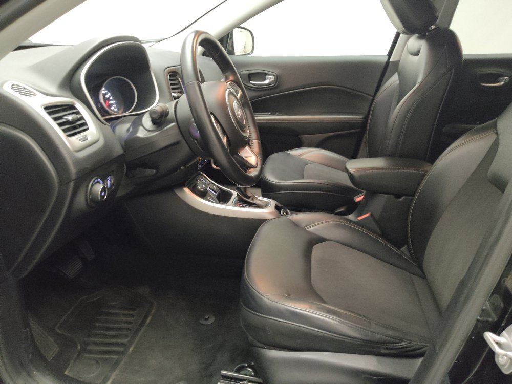 Used 2017 Jeep Compass Latitude w/ Cold Weather Group AWD/4WD image 17