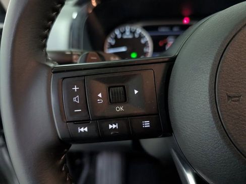 Used 2025 Nissan Pathfinder SV image 19