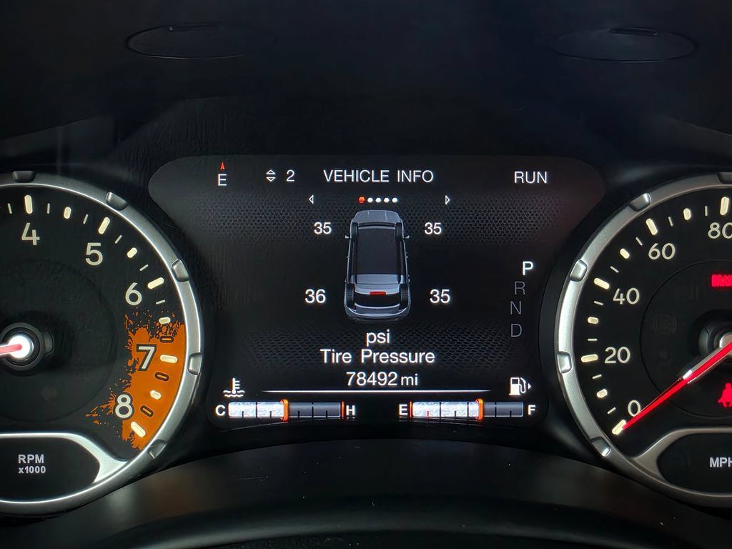 Used 2017 Jeep Renegade Trailhawk w/ Premium Trailhawk Package AWD/4WD image 25