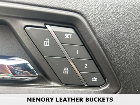 Used 2023 GMC Canyon AT4X image 22