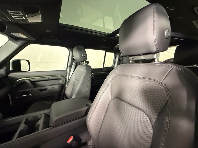 New 2026 Land Rover Defender 110 S AWD/4WD image 7