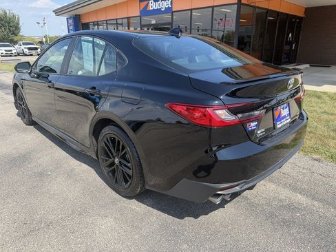Used 2025 Toyota Camry SE AWD/4WD image 3