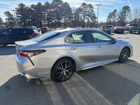 Used 2024 Toyota Camry SE image 8