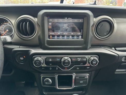 Used 2022 Jeep Wrangler Unlimited Sport AWD/4WD image 6