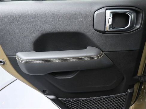 Used 2025 Jeep Gladiator Sport image 38