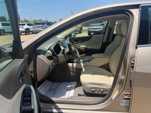 Used 2024 Chevrolet Malibu LT FWD image 9