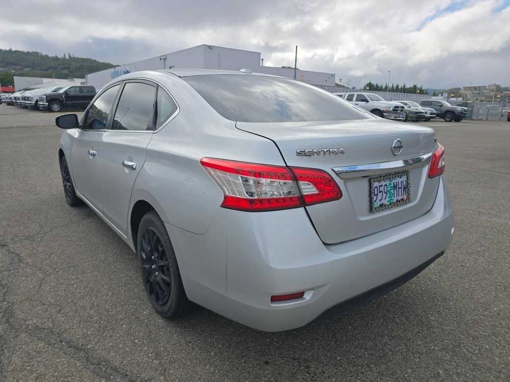 Used 2015 Nissan Sentra SV FWD image 2
