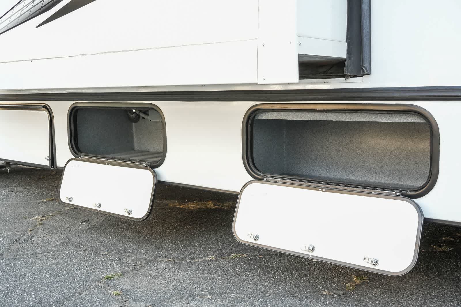 Used 2023 Ford E-450 and Econoline 450 Super Duty w/ Motorhome Prep Package RWD image 22
