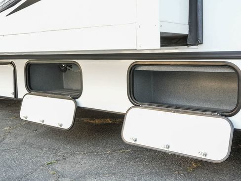 Used 2023 Ford E-450 and Econoline 450 Super Duty w/ Motorhome Prep Package RWD image 22