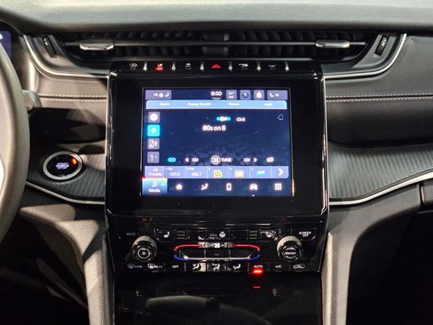 Used 2024 Jeep Grand Cherokee Altitude image 16