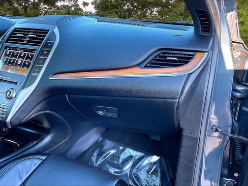 Used 2019 Lincoln MKC Reserve image 28