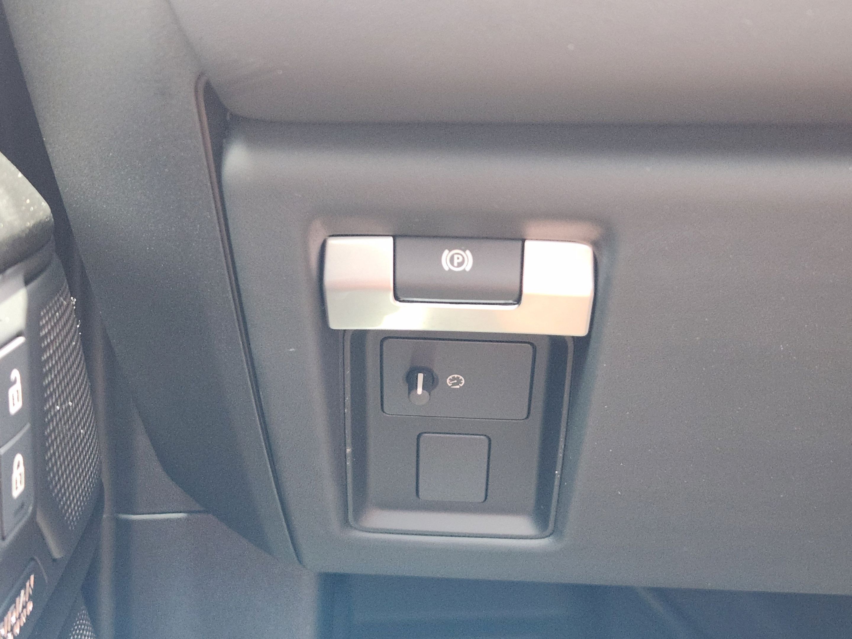 New 2026 Land Rover Defender 110 OCTA AWD/4WD image 16