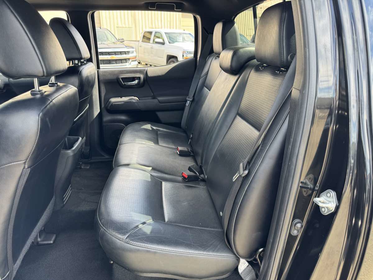 Used 2022 Toyota Tacoma TRD Sport w/ TRD Premium Sport Package AWD/4WD image 21