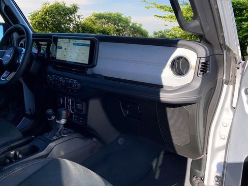 Used 2024 Jeep Wrangler Sahara image 26
