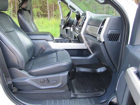 Used 2022 Ford F250 Lariat w/ Lariat Value Package AWD/4WD image 19
