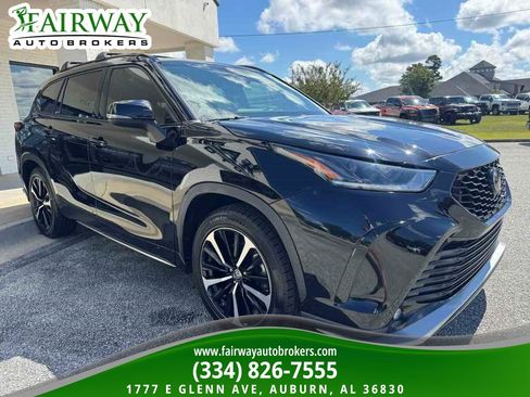 Used 2021 Toyota Highlander XSE FWD image 4