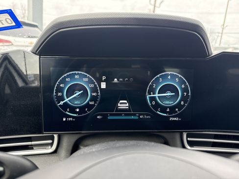 Used 2025 Hyundai Elantra SEL image 19