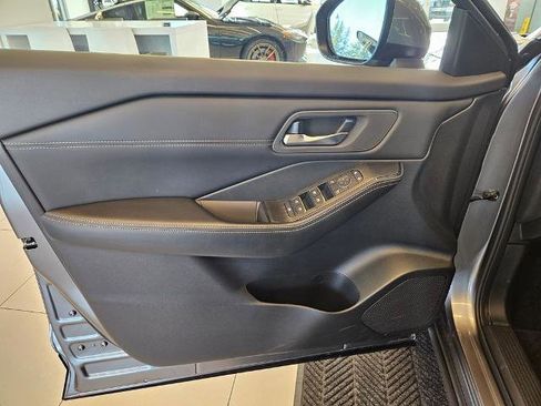 Certified 2025 Nissan Rogue SL AWD/4WD image 13