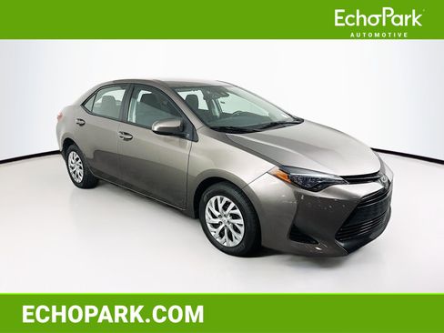Used 2017 Toyota Corolla LE image 1