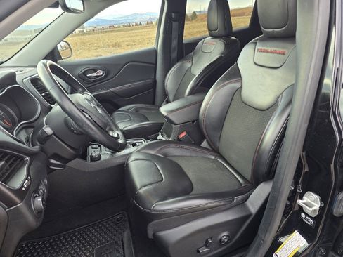 Used 2021 Jeep Cherokee Trailhawk w/ Technology Group image 13