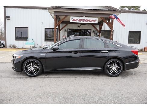 Used 2022 Honda Accord Touring image 2