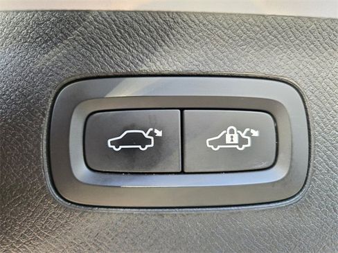 Used 2019 Volvo XC90 T6 Momentum w/ Advanced Package image 11