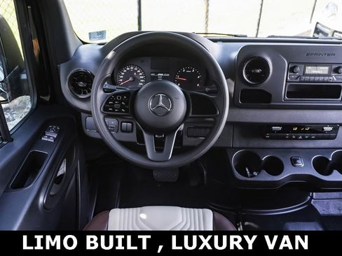 Used 2023 Mercedes-Benz Sprinter 2500 image 26