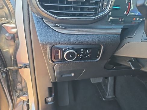 Used 2024 Ford Explorer Limited image 37