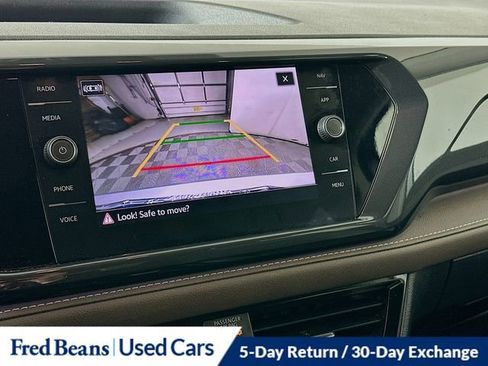 Used 2022 Volkswagen Taos SEL image 15