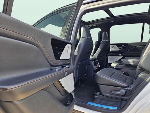 New 2026 Lincoln Aviator Black Label w/ Black Label Special Edition image 22