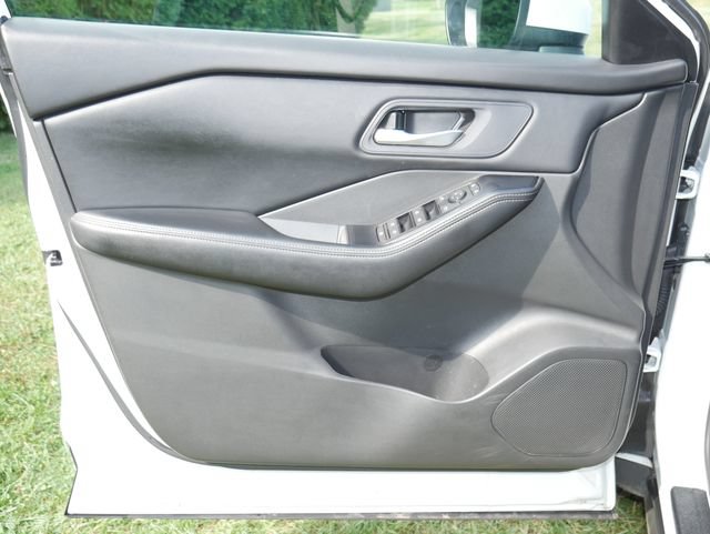Used 2024 Nissan Rogue SV FWD image 11