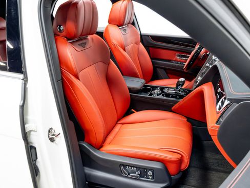 Used 2020 Bentley Bentayga V8 image 25