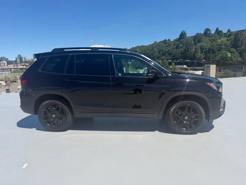 Certified 2024 Honda Passport Black Edition image 3