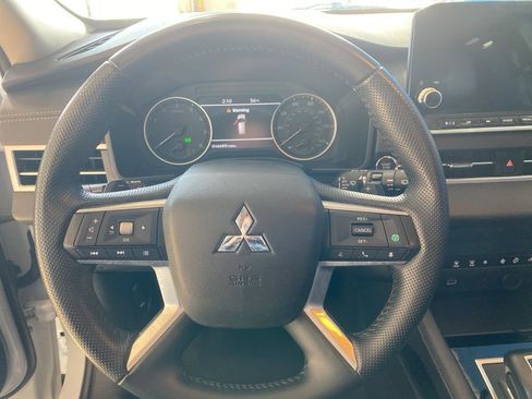 Used 2024 Mitsubishi Outlander SE image 6