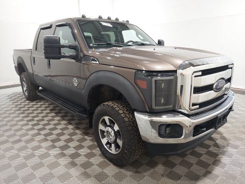Used 2016 Ford F250 XLT w/ Snow Plow Prep Package AWD/4WD image 4