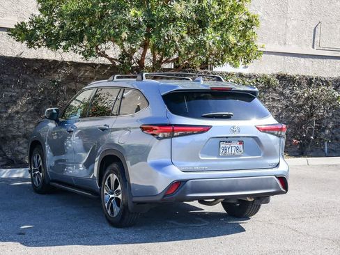 Used 2022 Toyota Highlander XLE image 9