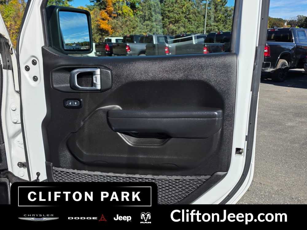 Used 2024 Jeep Wrangler Unlimited AWD/4WD image 14