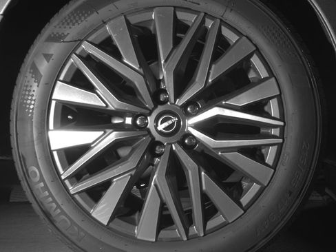 Used 2025 Nissan Altima 2.5 SV FWD image 15