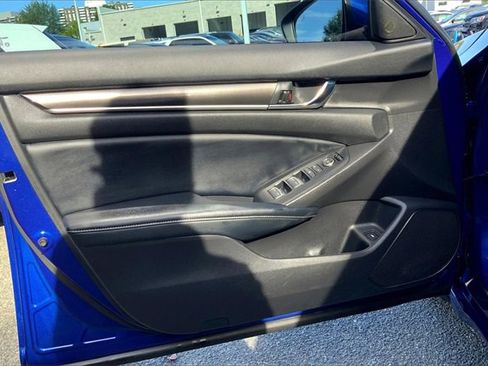 Used 2018 Honda Accord Sport image 18
