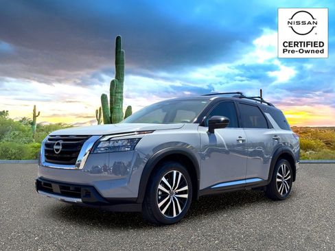 Certified 2025 Nissan Pathfinder Platinum FWD image 2