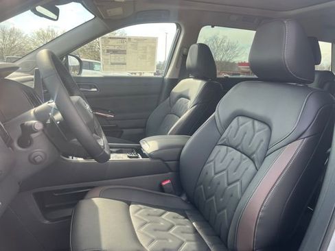 New 2026 Nissan Pathfinder Platinum AWD/4WD image 15